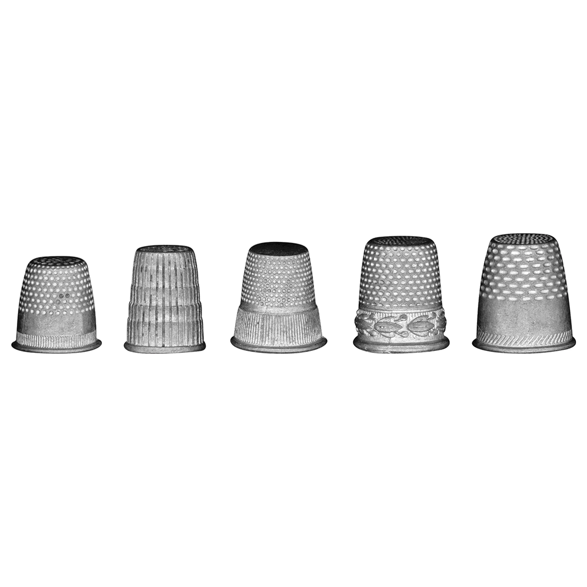 Idea-ology Tim Holtz Metal Thimbles 5 Pcs - Mixed Sizes